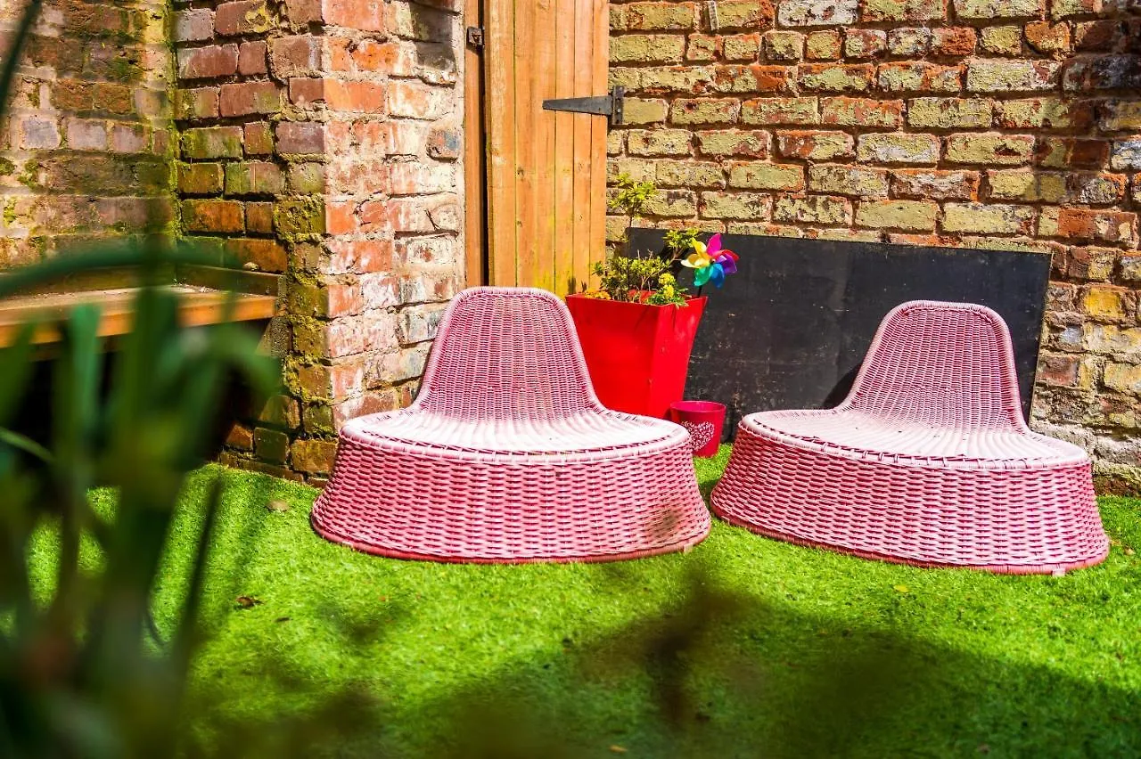 The Pause: Central Chester Retreat with Free Parking 0*,  United Kingdom